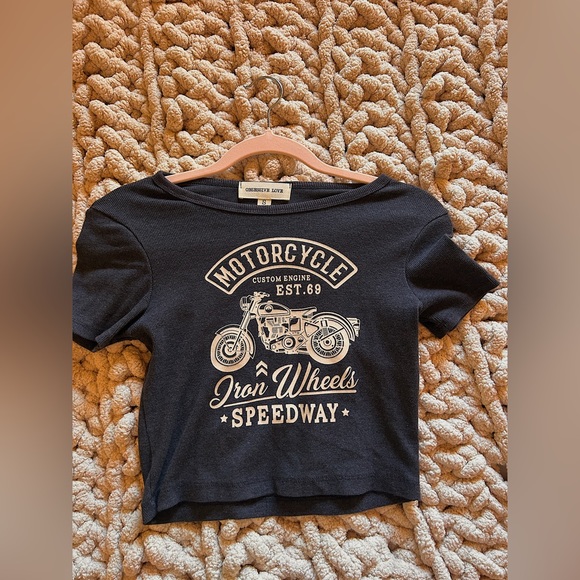 Cropped Graphic Tee - Picture 1 of 1